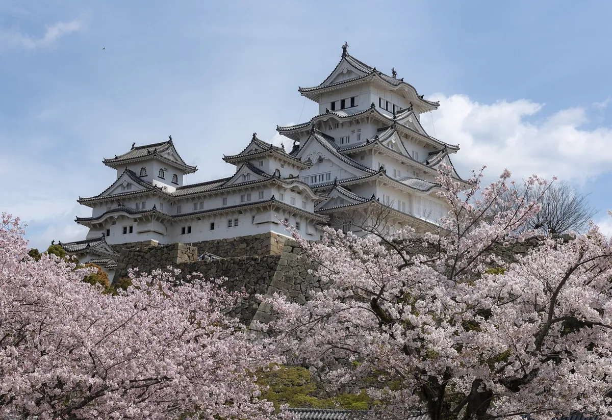 heritage, japan, castle, himeji, white, heron, history, tourism, architecture, feudal, asia, ancient, sky, unesco, fortress, nature, landmark, famous, roofing