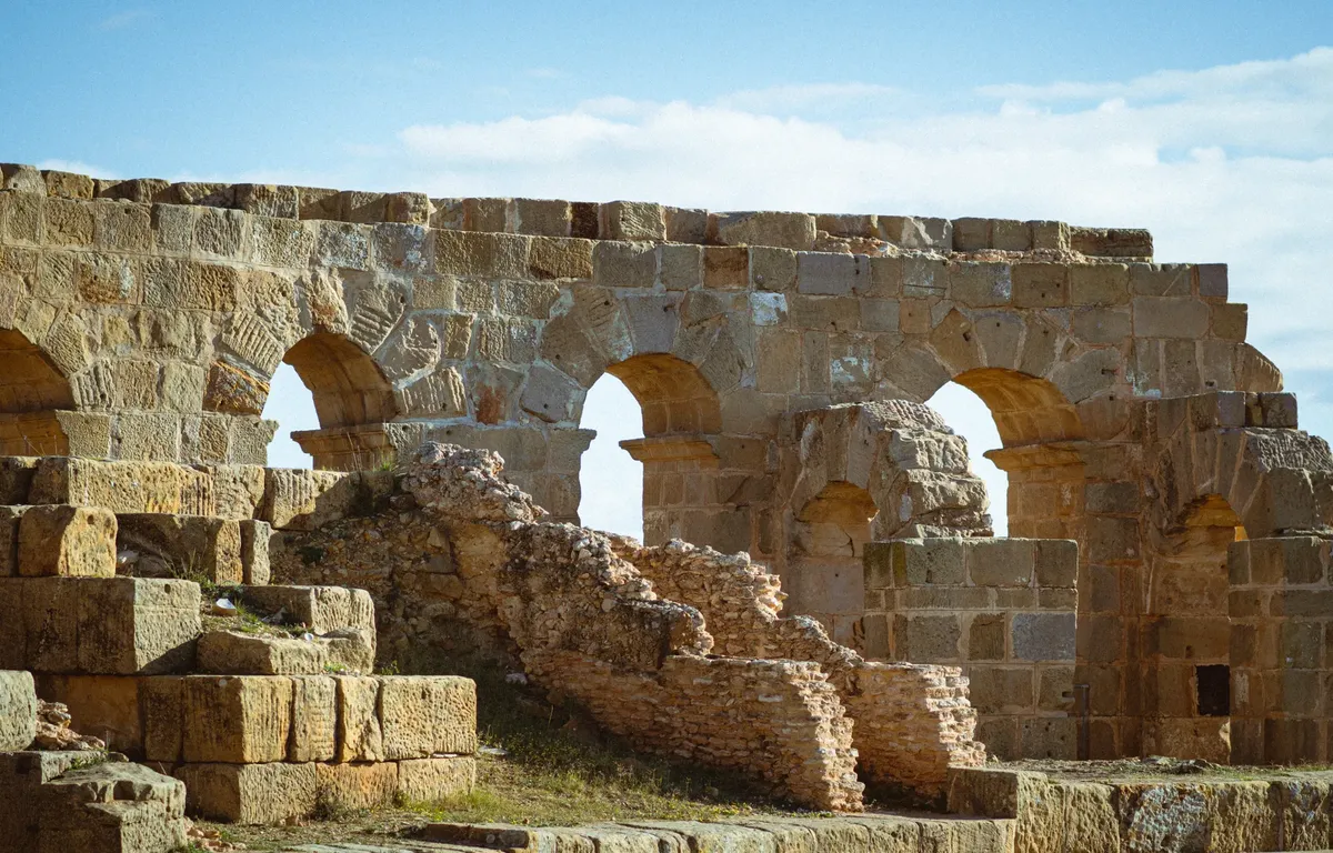 Explore the historic Roman ruins of Uthina, a glimpse into Tunisia's ancient architectural heritage.