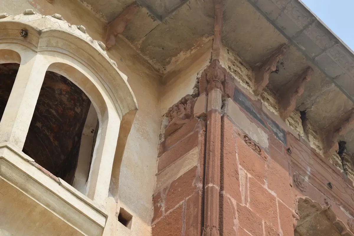 Close-up of architectural details at Katas Raj Temple in Punjab, showcasing historic craftsmanship.